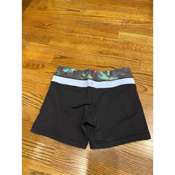 Lululemon Floral Waistband HTF Boogie/Groove Shorts size 6 - Picture 3 of 5
